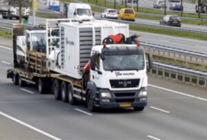 Vrachtwagen van Van Vulpen op de snelweg, onderdeel van het wagenpark dat met EasyDrive van Rietveld brandstofverbruik en CO₂-uitstoot vermindert.